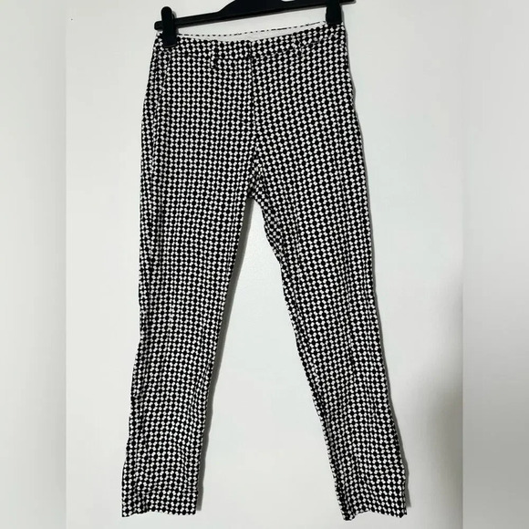 H&M Pants - H&M‎ Geometric Pattern Women Pants Sz 4- black and white